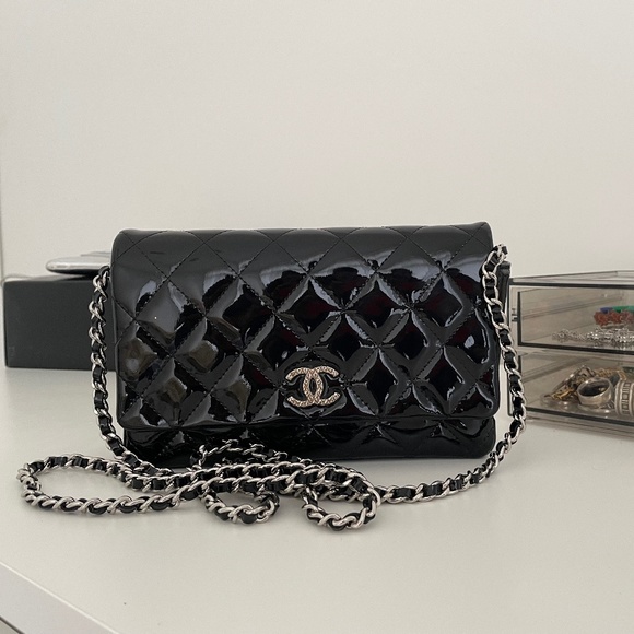 CHANEL Rare Piece - Black Patent WOC Wallet on Chain Silver Hardware, 2009-2010 - Picture 2 of 3